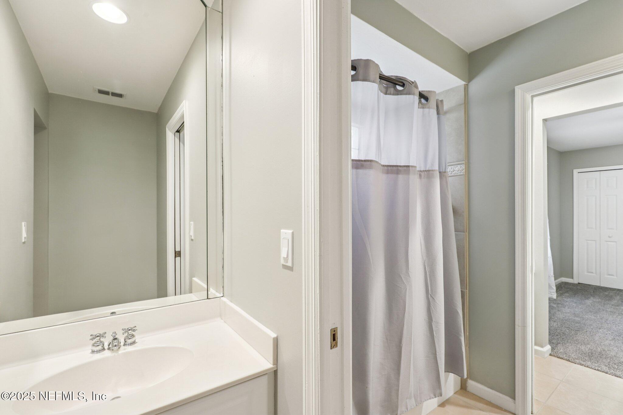 125 Pinehurst Pointe Drive St. Augustine, FL 32092 - Photo 32 of 75 Jack & Jill bathroom side 1