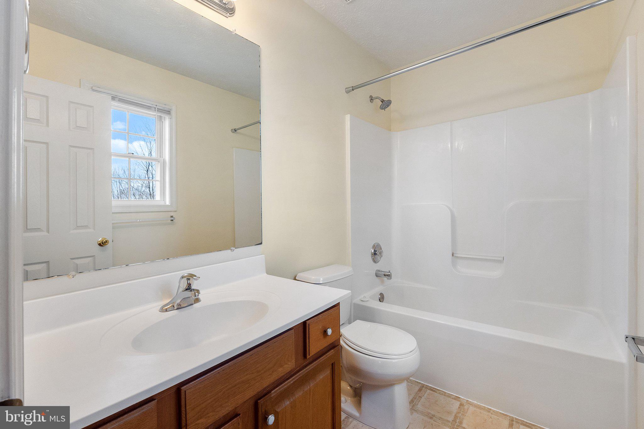 209 Ridgefield Avenue Stephens City, VA 22655 - Photo 12 of 31 Ensuite primary bath