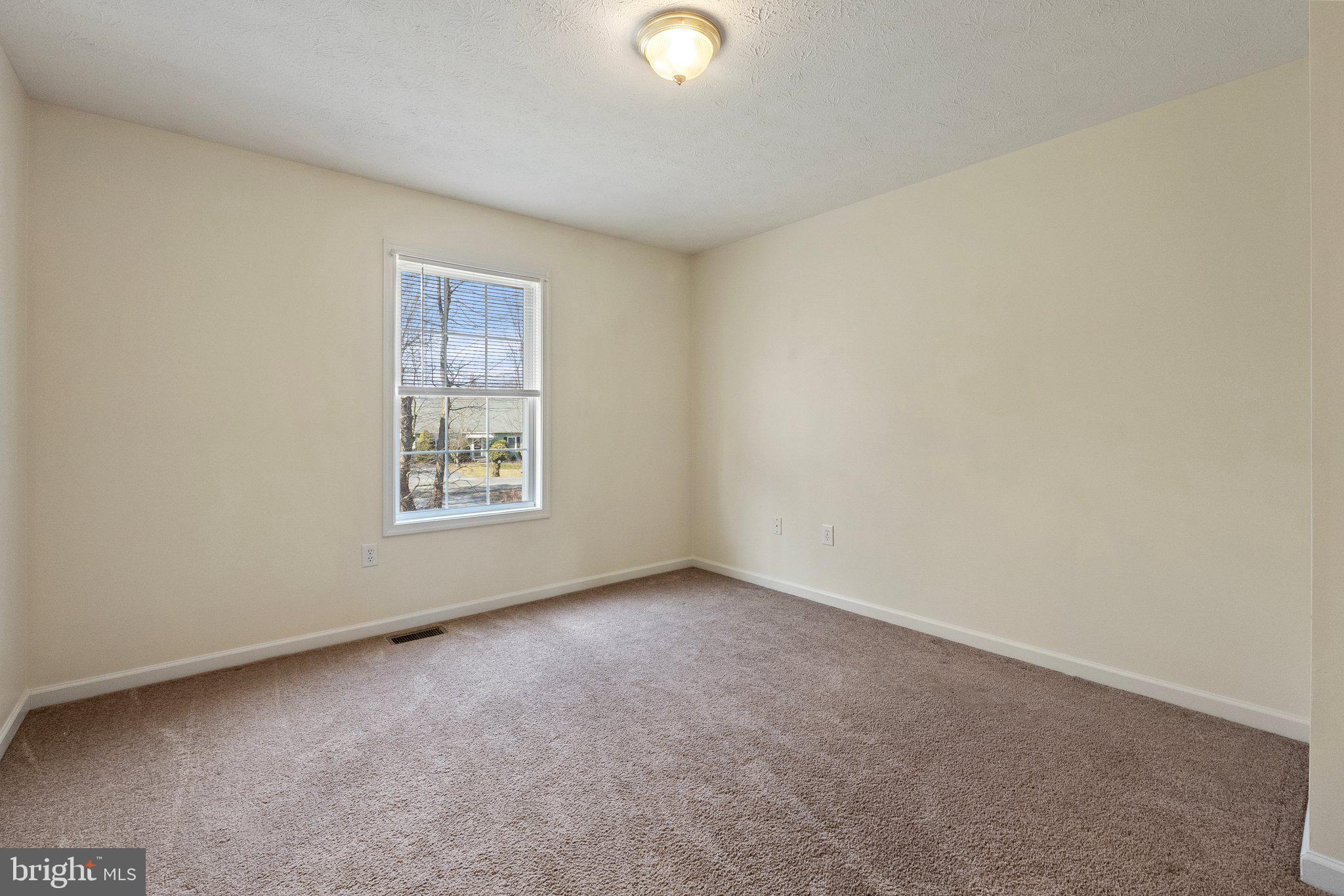 209 Ridgefield Avenue Stephens City, VA 22655 - Photo 13 of 31 Second bedroom