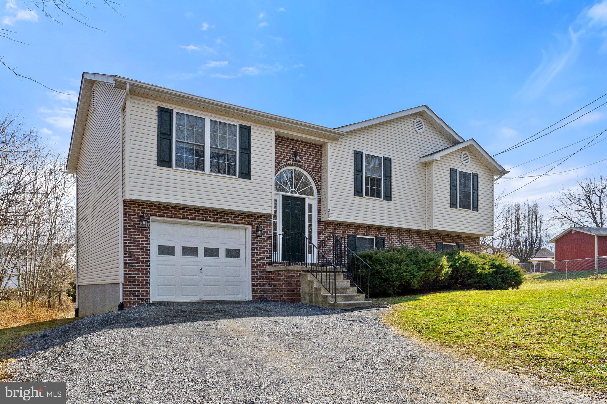 209 Ridgefield Avenue Stephens City, VA 22655 - Photo 2 of 31 Beautifully-maintained home in convenient location