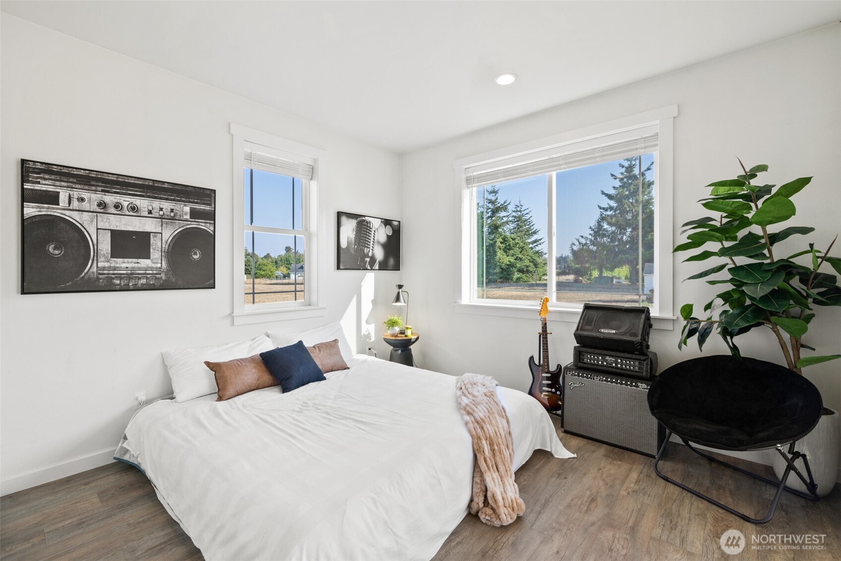 195 Laura Lane Sequim, WA 98382 - Photo 24 of 32 a bedroom with a large bed and a window