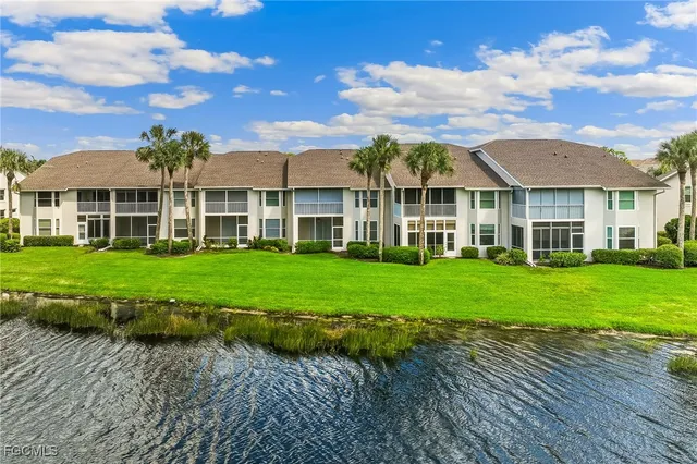 $269,000 | 14520 Hickory Hill Court, Unit 823, Fort Myers, FL 33912