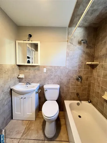 $2,600 | 485 East 27th Street, Unit 2, Paterson, NJ 07514
