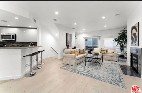 $988,000 | 1160 Granville Avenue, Unit 108, Los Angeles, CA 90049