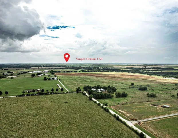 a view of an outdoor space and lakeside