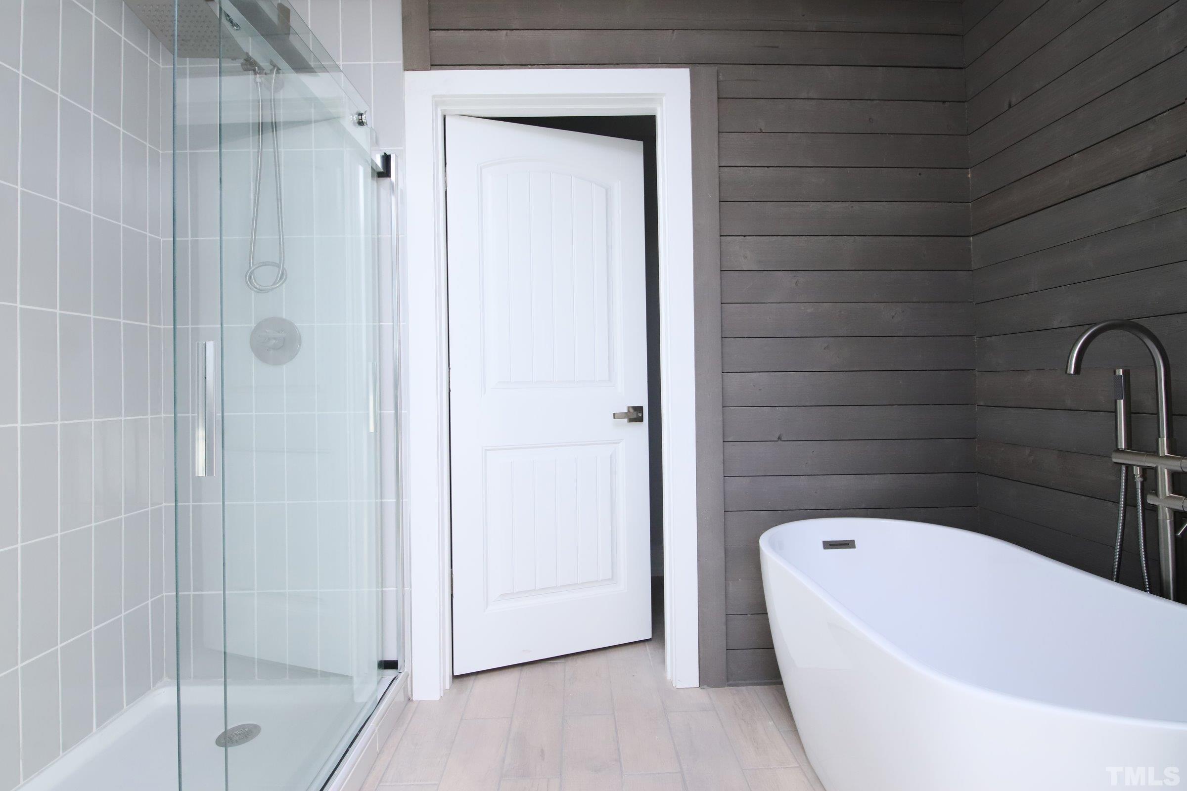 1412 East Jones Street Raleigh, NC 27610 - Photo 23 of 41 a bathroom with a bathtub