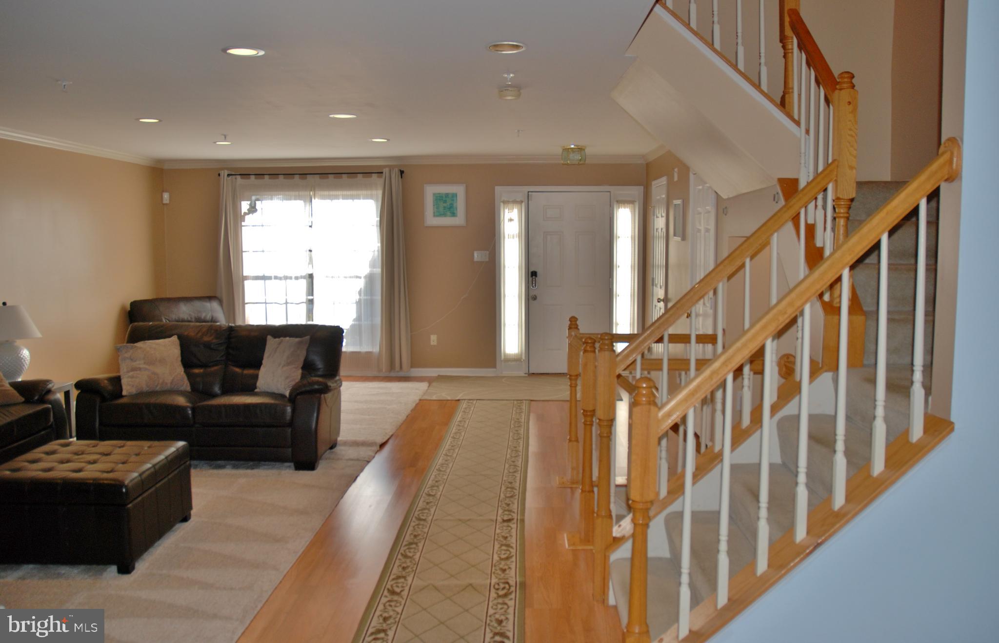 15127 Deer Valley Terrace Silver Spring, MD 20906 - Photo 3 of 29 Living Room