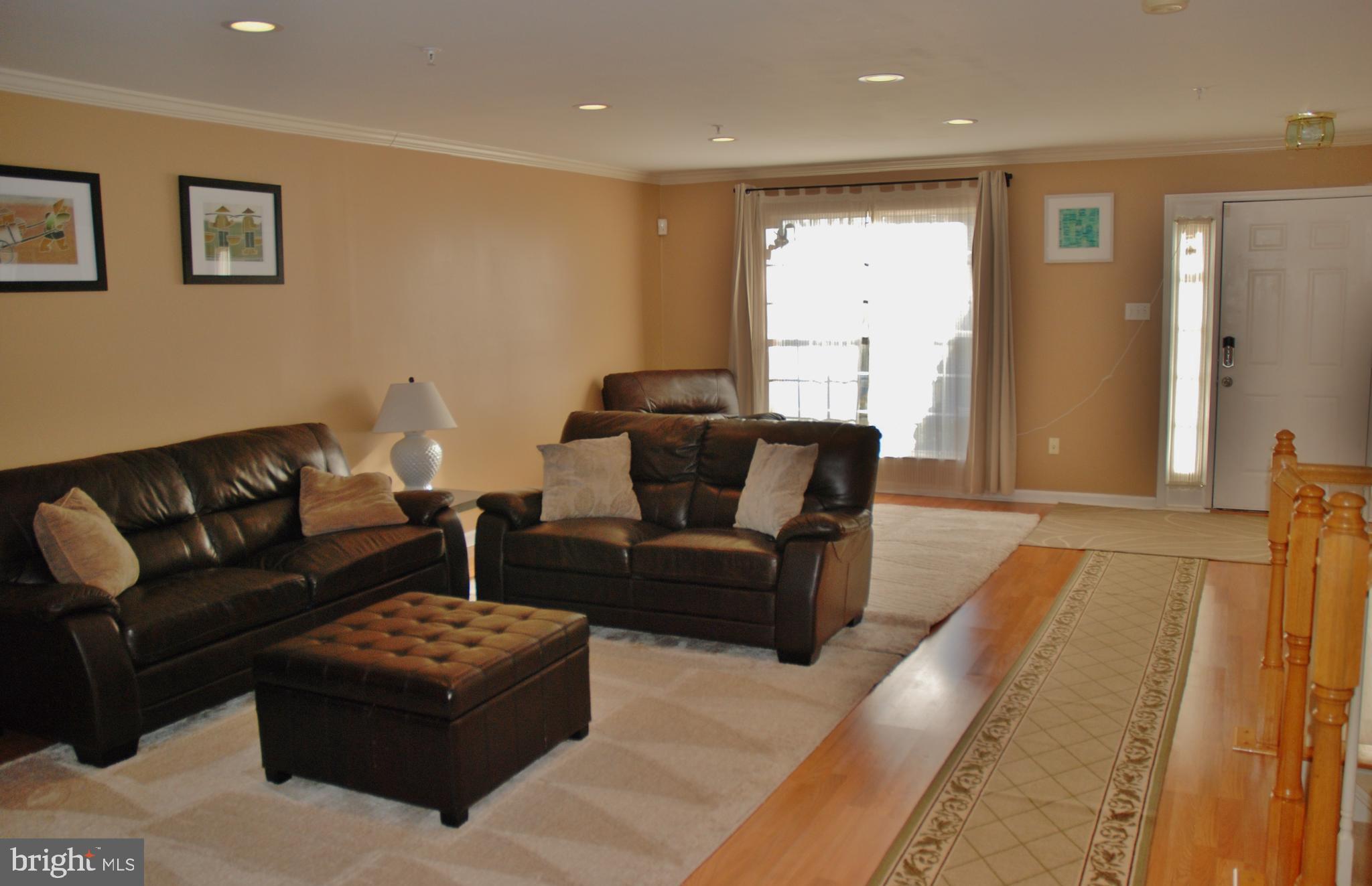 15127 Deer Valley Terrace Silver Spring, MD 20906 - Photo 6 of 29 Living Room