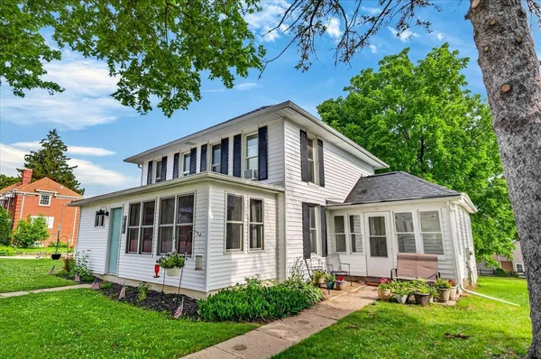 $350,000 | 218 6th, New Glarus, WI 53574