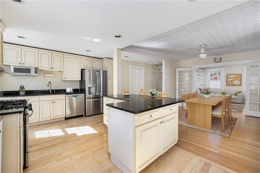 185 Transit Street Providence, RI 02906 - Photo 4 of 37 Virtually staged