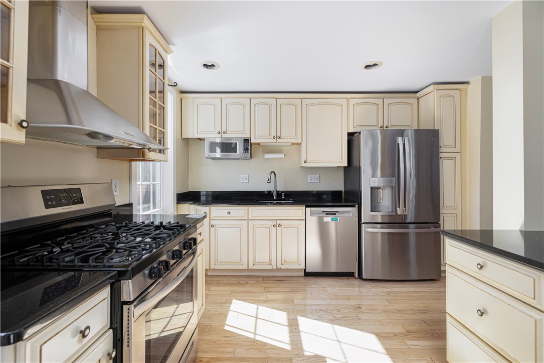 185 Transit Street Providence, RI 02906 - Photo 8 of 37