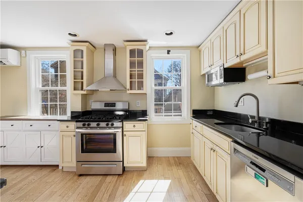 $799,900 | 185 Transit Street, Providence, RI 02906