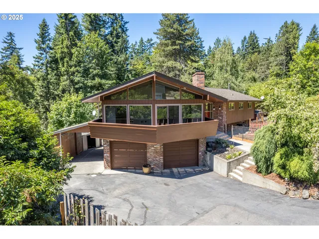a house view with a outdoor space