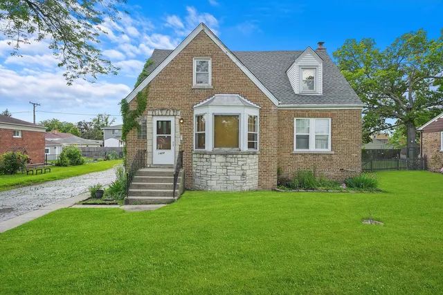 $295,000 | 1424 North Maple Avenue, La Grange Park, IL 60526