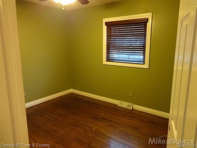 582 Curzon Road Rochester, MI 48307 - Photo 18 of 30 18.jpg
