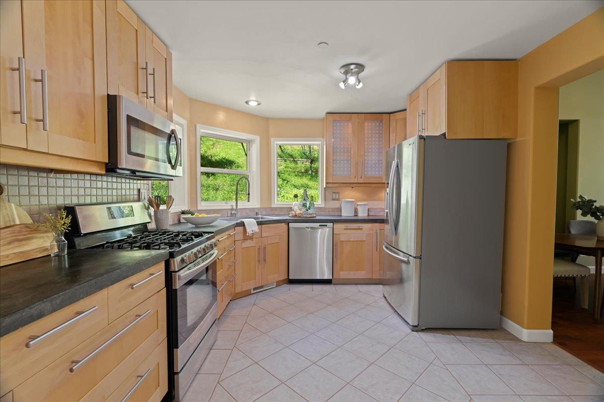 22960 Old Logging Road Los Gatos, CA 95033 - Photo 9 of 52 Gallery Image 9