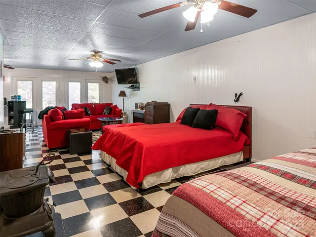 a bedroom with double bed and a mirror