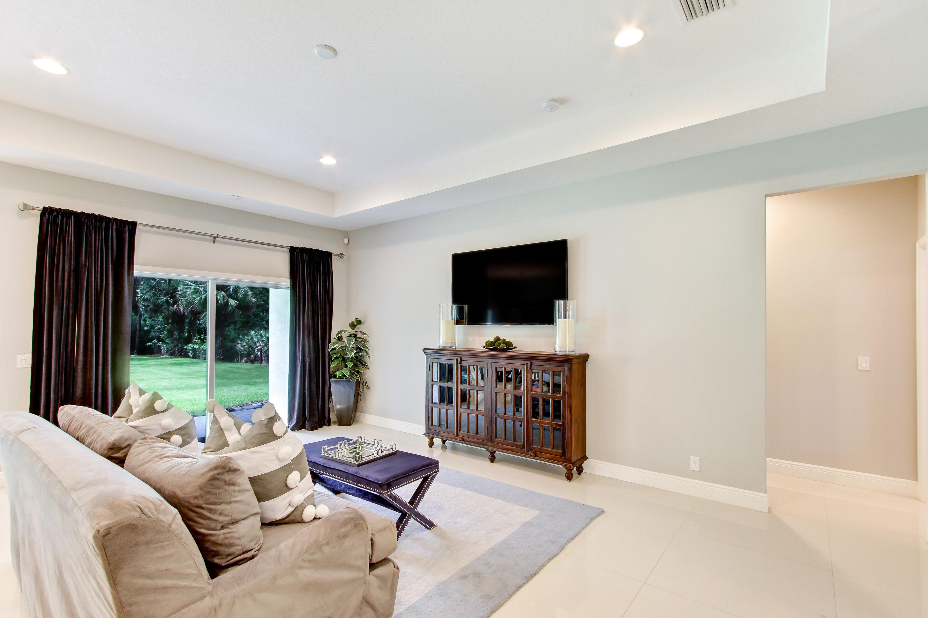 12975 175th Road North Jupiter, FL 33478 - Photo 5 of 20 Living Room