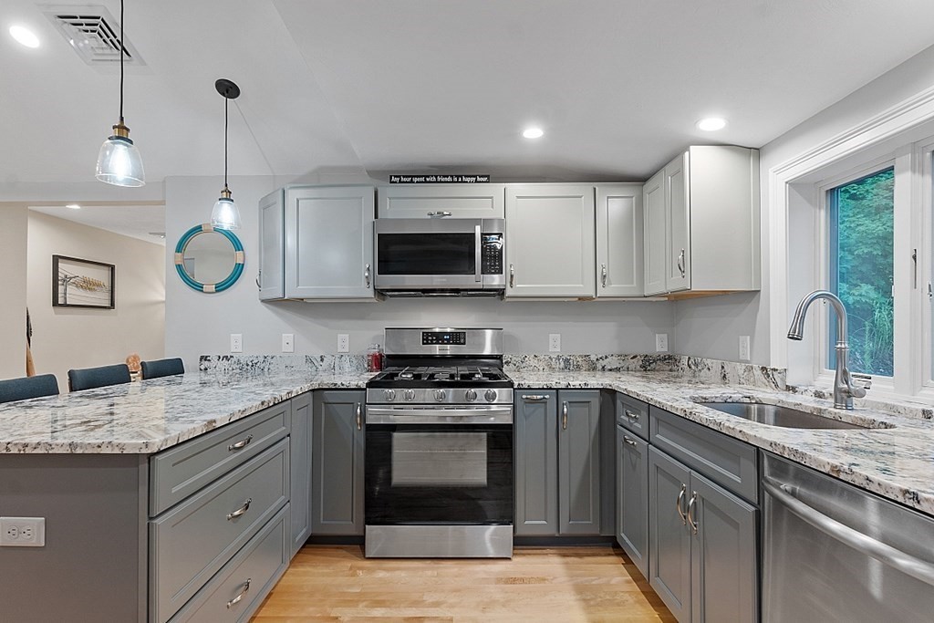 7 Benjamin Road Shirley, MA 01464 - Photo 9 of 35