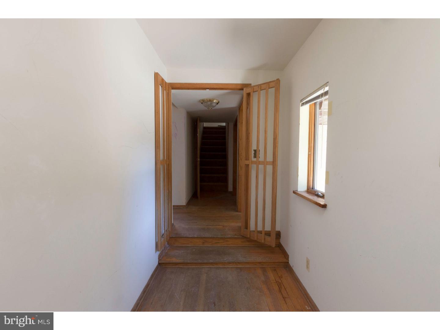 116 Dixontown Road Medford, NJ 08055 - Photo 3 of 25 Foyer