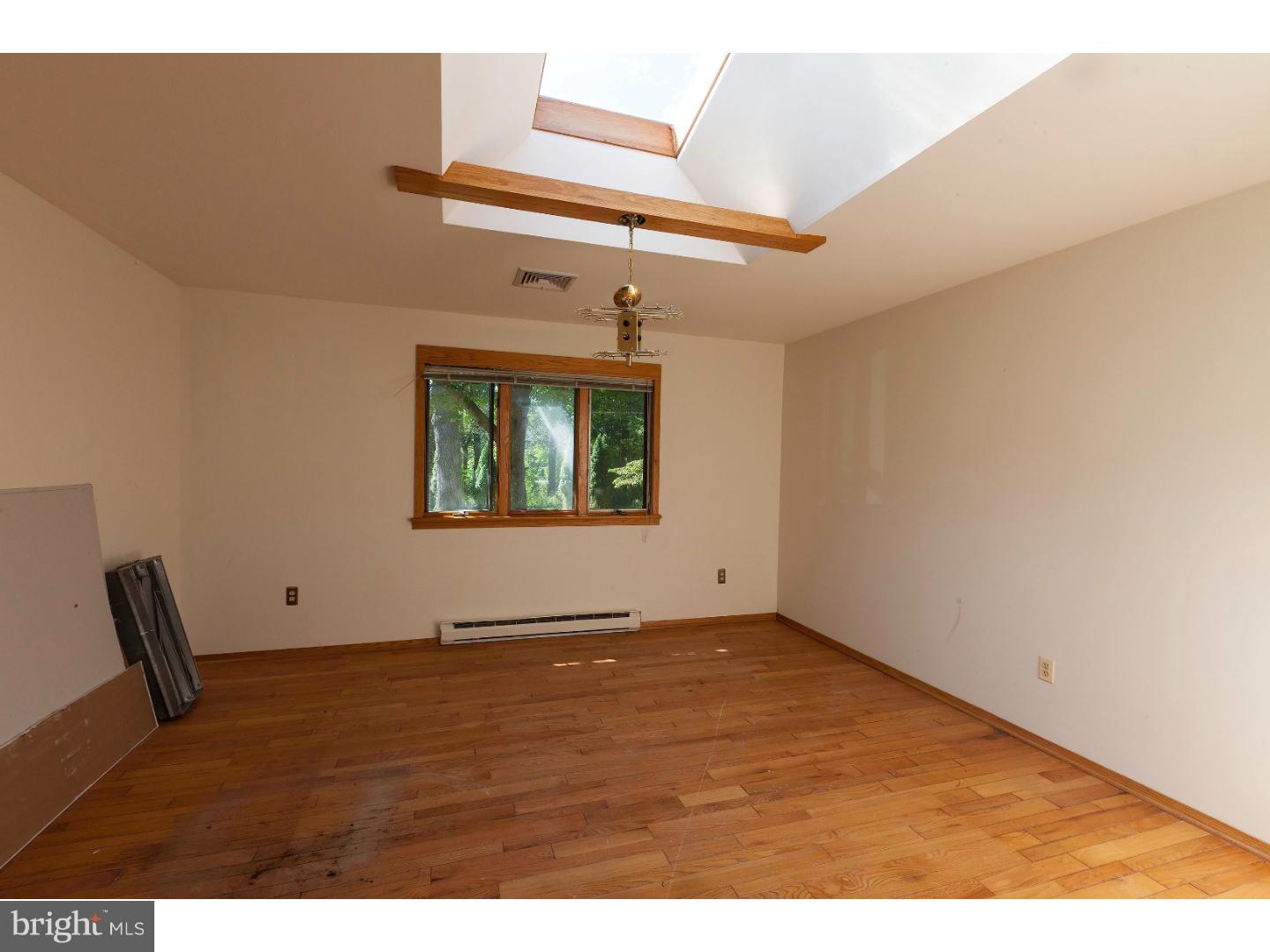116 Dixontown Road Medford, NJ 08055 - Photo 4 of 25 Living Room
