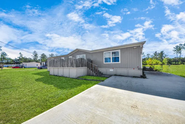 a view of a house with a yard