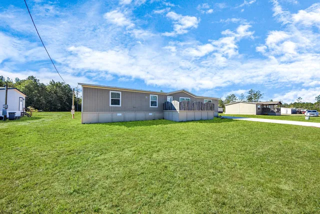 a view of a house with a backyard