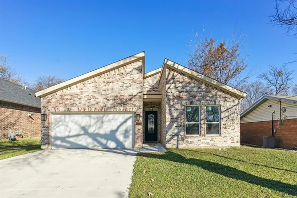 $2,750 | 2114 Spikes Street, Grand Prairie, TX 75051