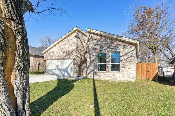 $2,750 | 2114 Spikes Street, Grand Prairie, TX 75051