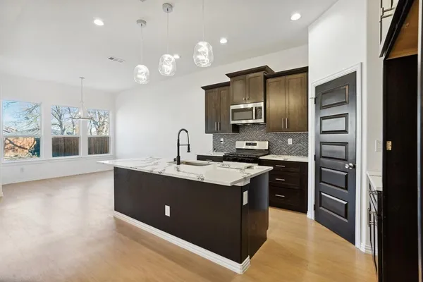$2,750 | 2114 Spikes Street, Grand Prairie, TX 75051