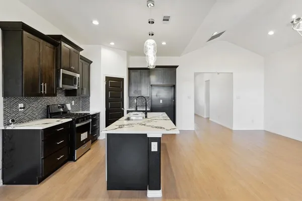 $2,750 | 2114 Spikes Street, Grand Prairie, TX 75051