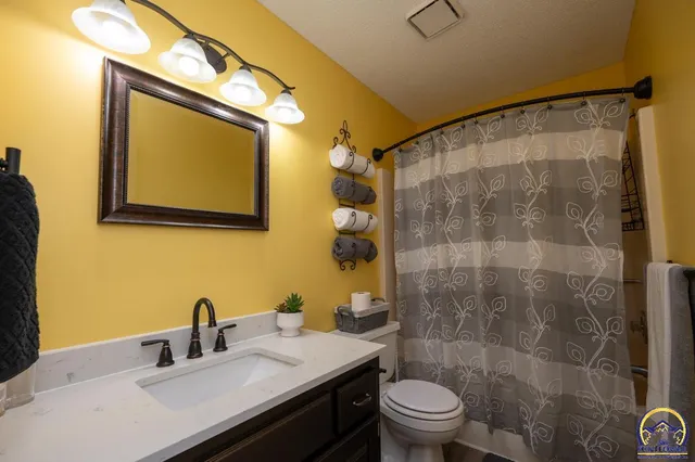 $349,999 | 6239 Southwest 38th Place, Topeka, KS 66610