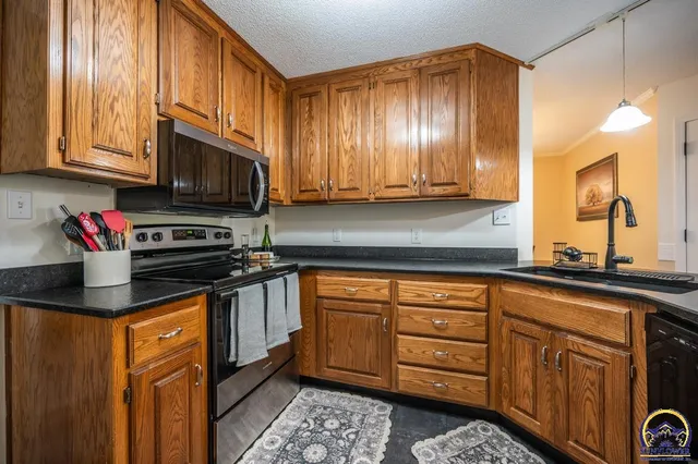 $349,999 | 6239 Southwest 38th Place, Topeka, KS 66610