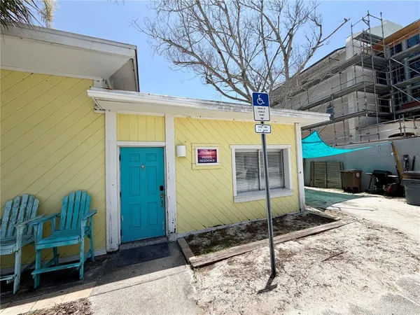 $2,000 | 350 Gulf Boulevard, Unit 1, Indian Rocks Beach, FL 33785