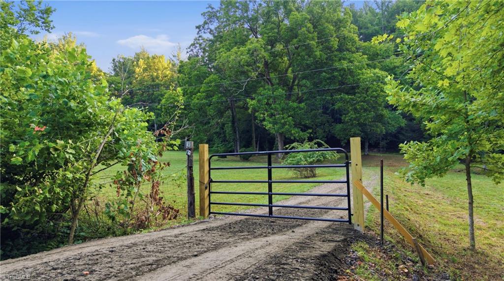 11526 Highway 421 Purlear, NC 28665 - Photo 29 of 45