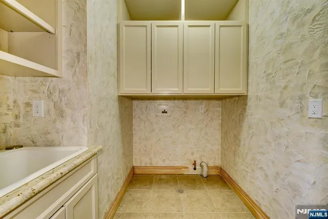 $849,999 | 12 North 1st Avenue, Roxbury Township, NJ 07847