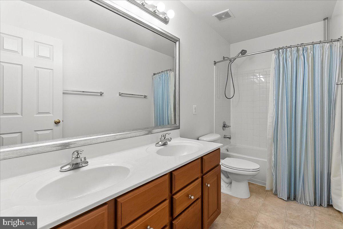 53 Hamstead Road Fredericksburg, VA 22405 - Photo 28 of 52 Guest Bathroom Upper Level