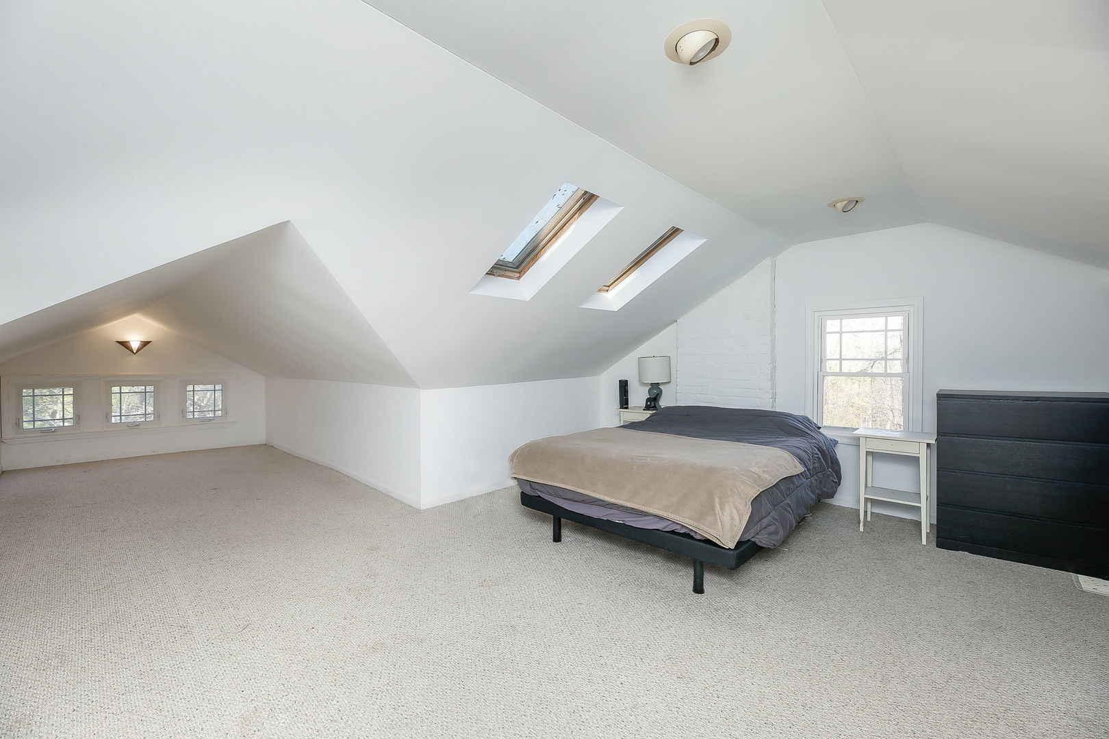 411 Oxford Road Tower Lakes, IL 60010 - Photo 13 of 23 Gallery Image 13