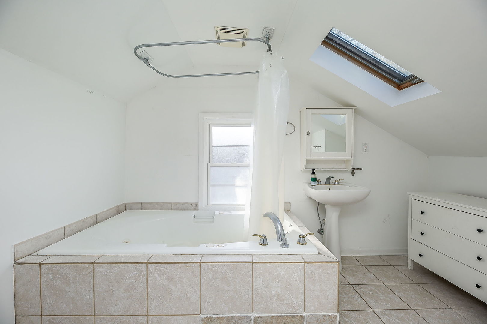 411 Oxford Road Tower Lakes, IL 60010 - Photo 14 of 23 Gallery Image 14
