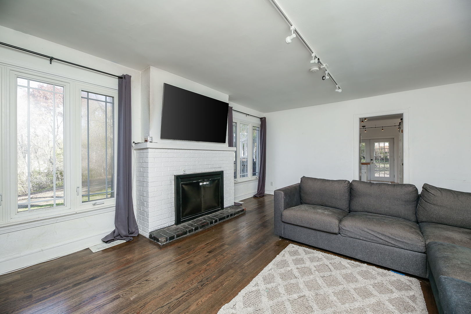 411 Oxford Road Tower Lakes, IL 60010 - Photo 5 of 23 Gallery Image 5