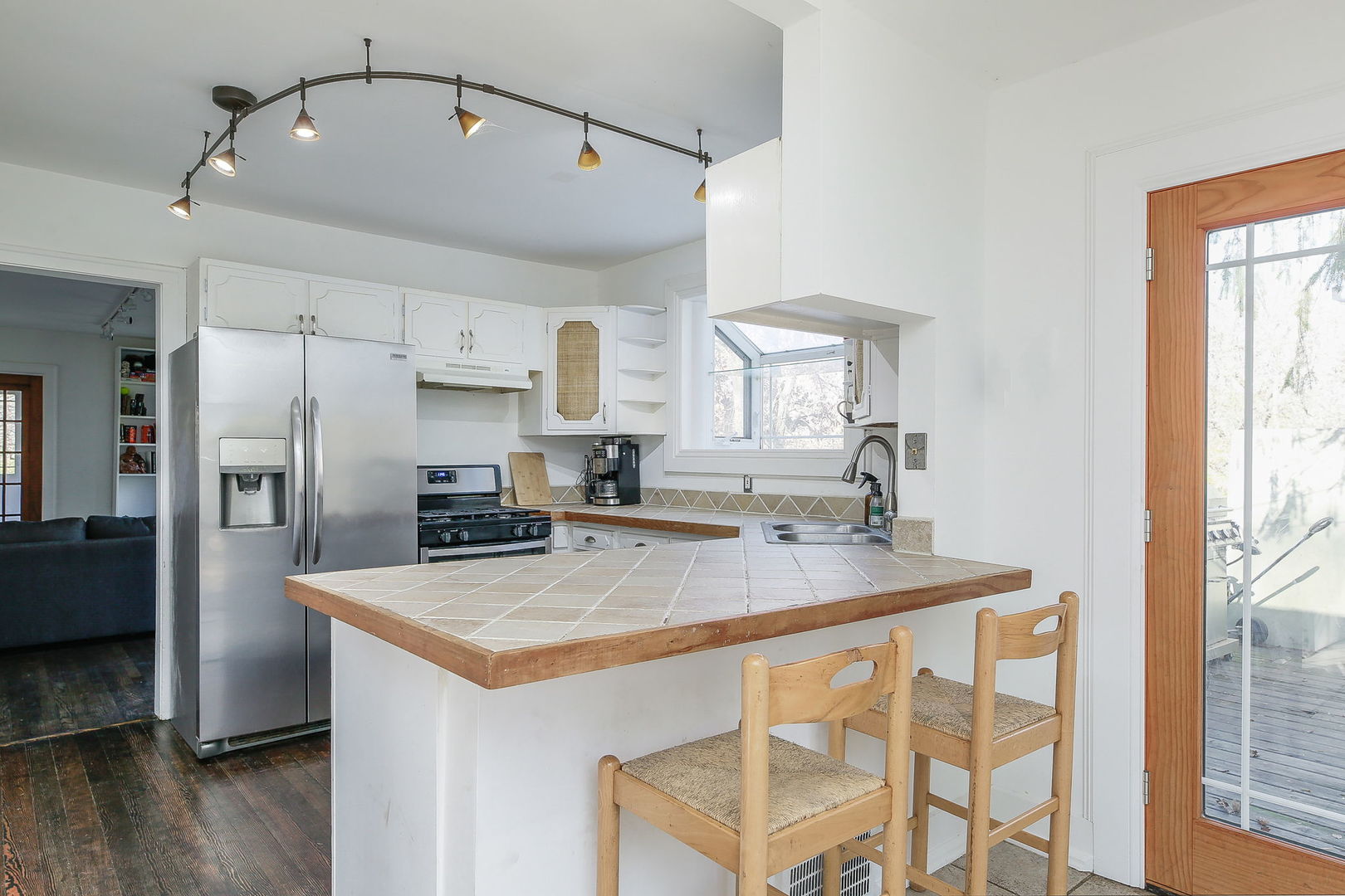 411 Oxford Road Tower Lakes, IL 60010 - Photo 6 of 23 Gallery Image 6