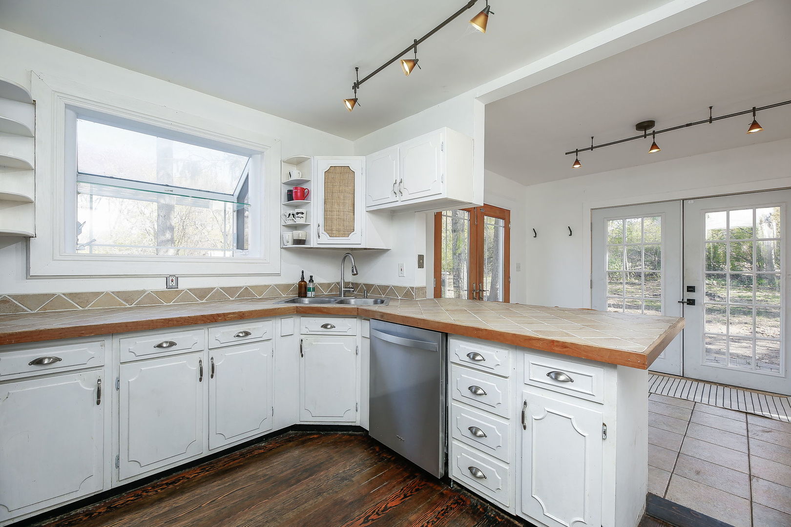 411 Oxford Road Tower Lakes, IL 60010 - Photo 7 of 23 Gallery Image 7