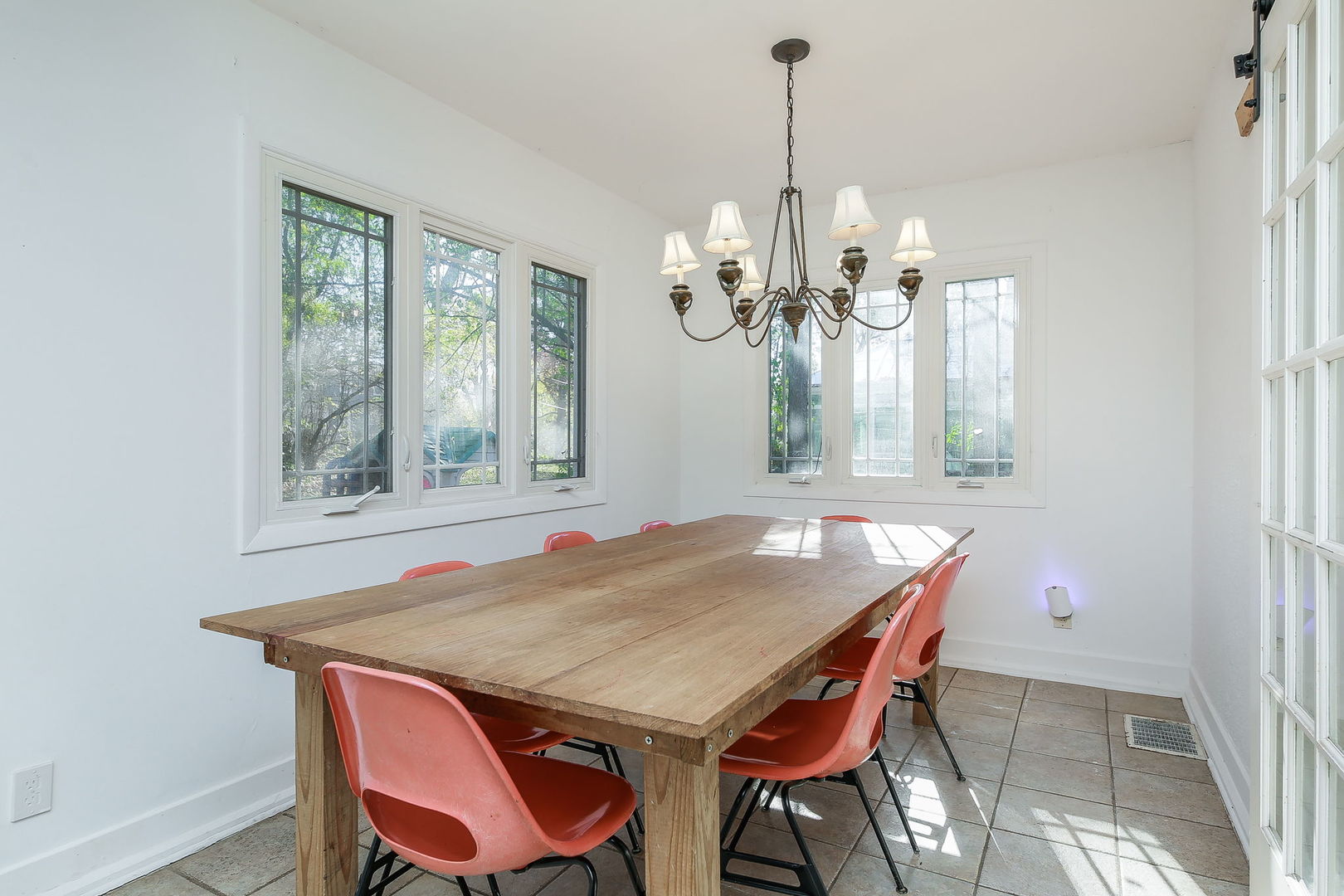 411 Oxford Road Tower Lakes, IL 60010 - Photo 8 of 23 Gallery Image 8