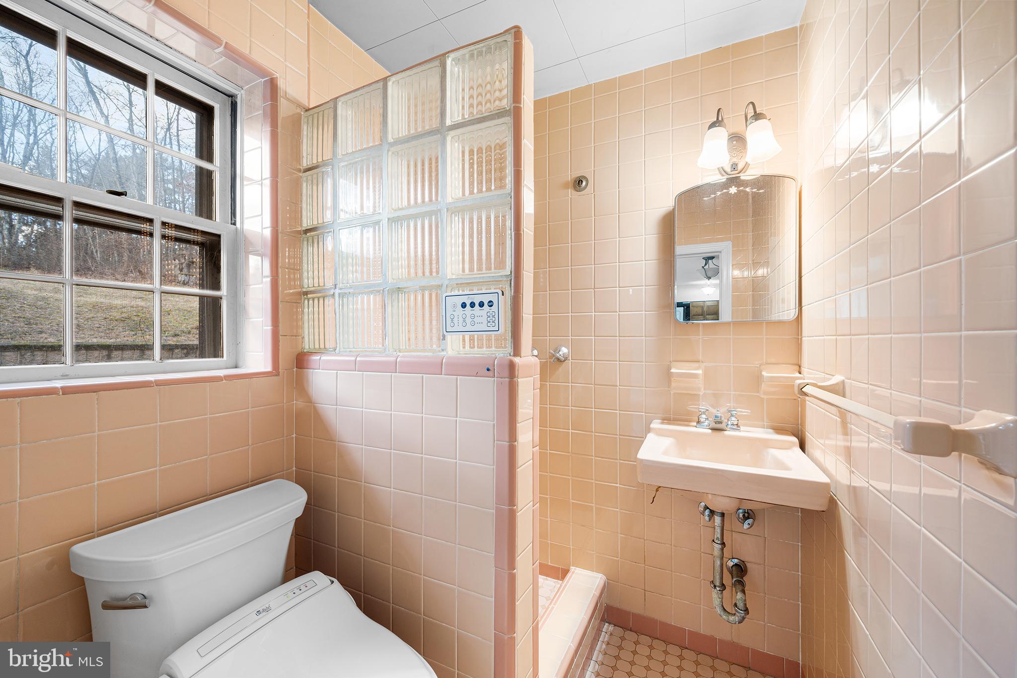 906 Hunt Road Newtown Square, PA 19073 - Photo 18 of 40 a bathroom with a sink toilet and shower
