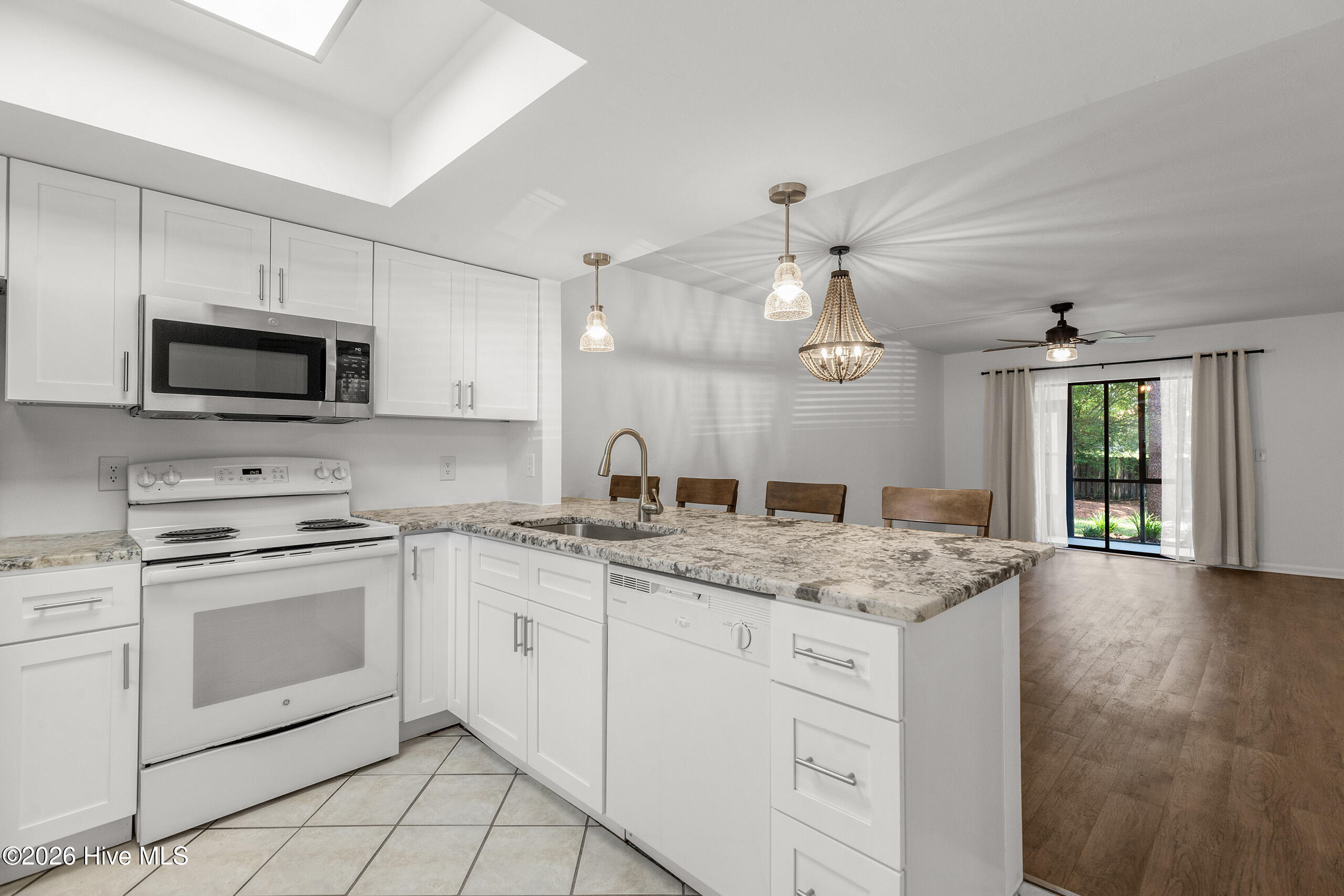 4313 Holly Tree Road Wilmington, NC 28412 - Photo 7 of 34