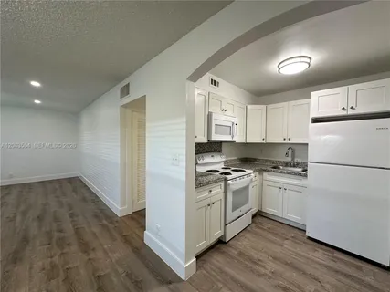 $1,695 | 2500 Johnson Street, Unit 19, Hollywood, FL 33020
