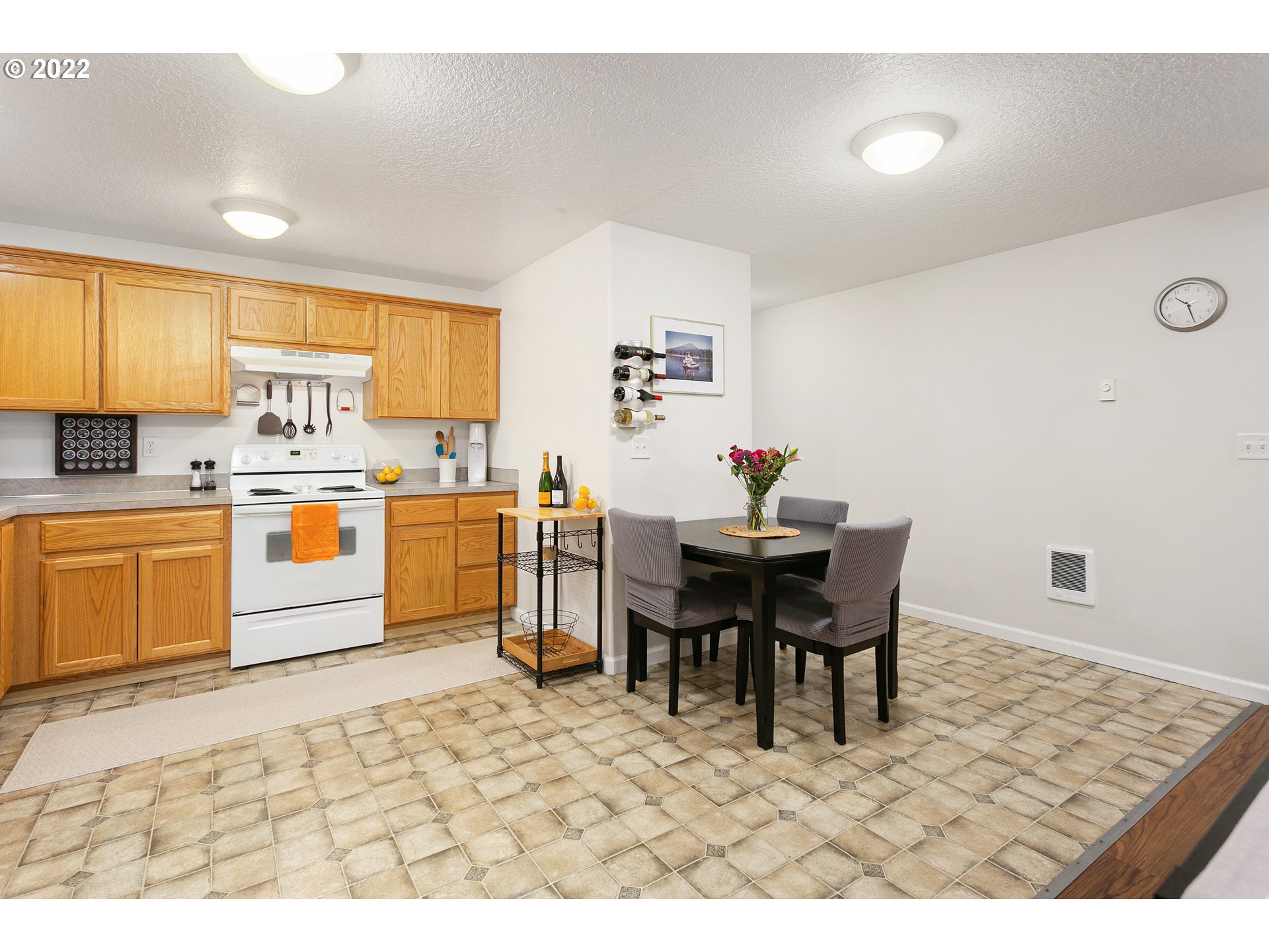 601 West 1st Street, Unit 18 Newberg, OR 97132 - Photo 8 of 21 a kitchen with a dining table chairs and white cabinets