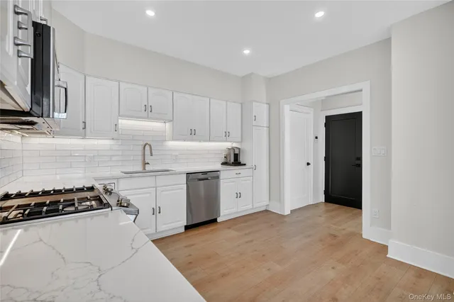 $3,200 | 44 Madeleine Avenue, Unit 1, New Rochelle, NY 10801