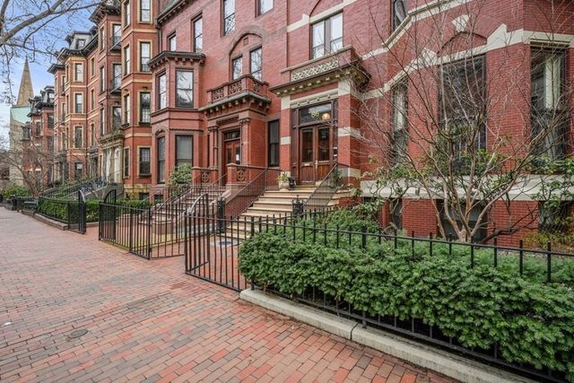 an outdoor view of a building with a garden