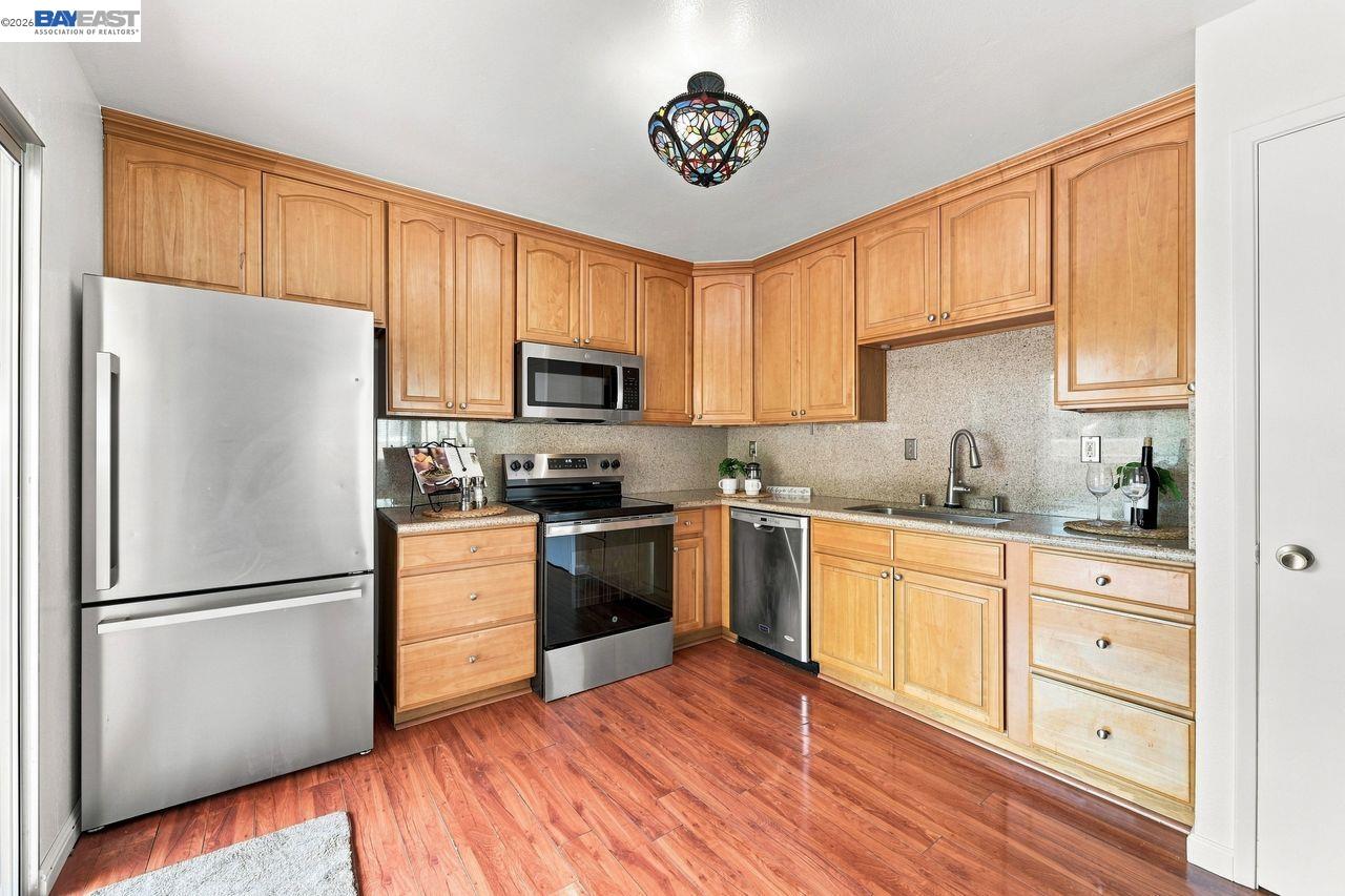 47 Raintree Court, Unit 6 Hayward, CA 94544 - Photo 8 of 32 Gallery Image 8